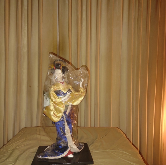 High Value Japanese Geisha Doll - Picture 8 of 14